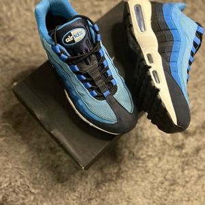 Nike ID airmax size 9 womens